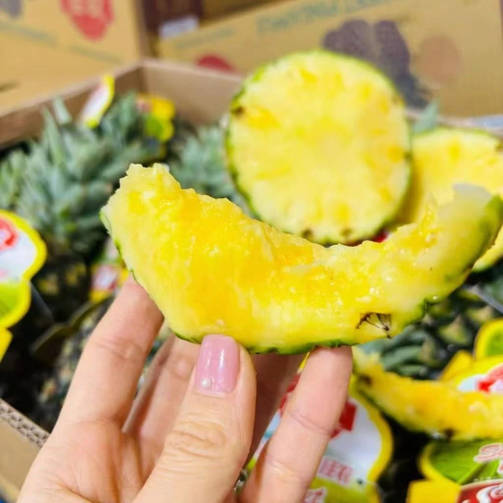 凤梨＊个1.8公斤左右（可削皮，切开）下单就送