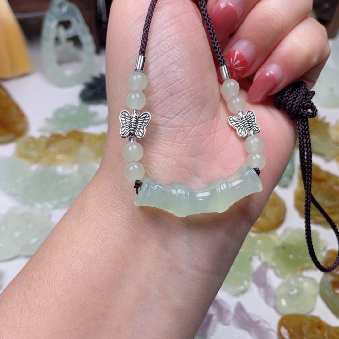 蛇纹石玉颈饰未镶嵌