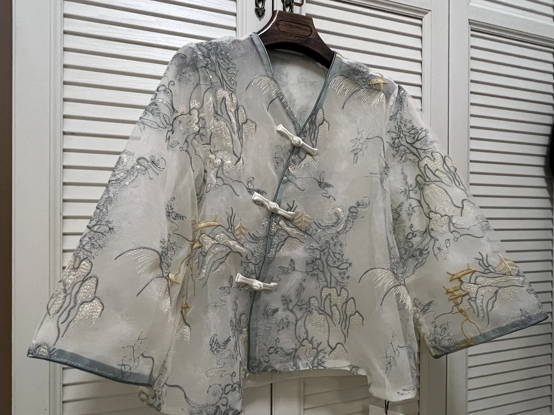 长袖常规款短款V领常规刺绣上衣宽松时尚提花女装新中式