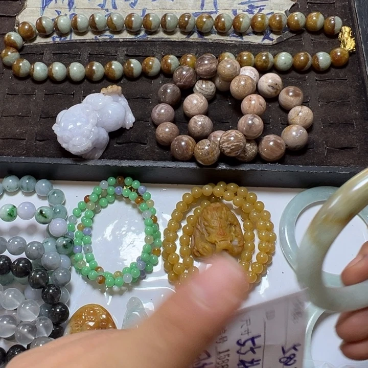定制翡翠未镶嵌手镯