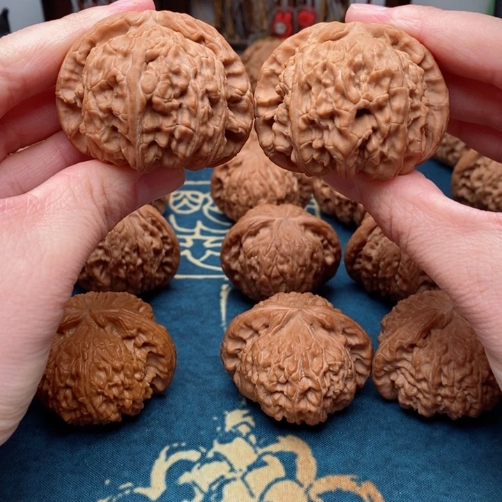 文玩核桃把件白狮子48