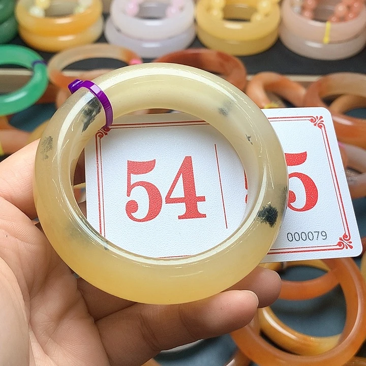 未镶嵌石英质玉（黄龙玉）手镯