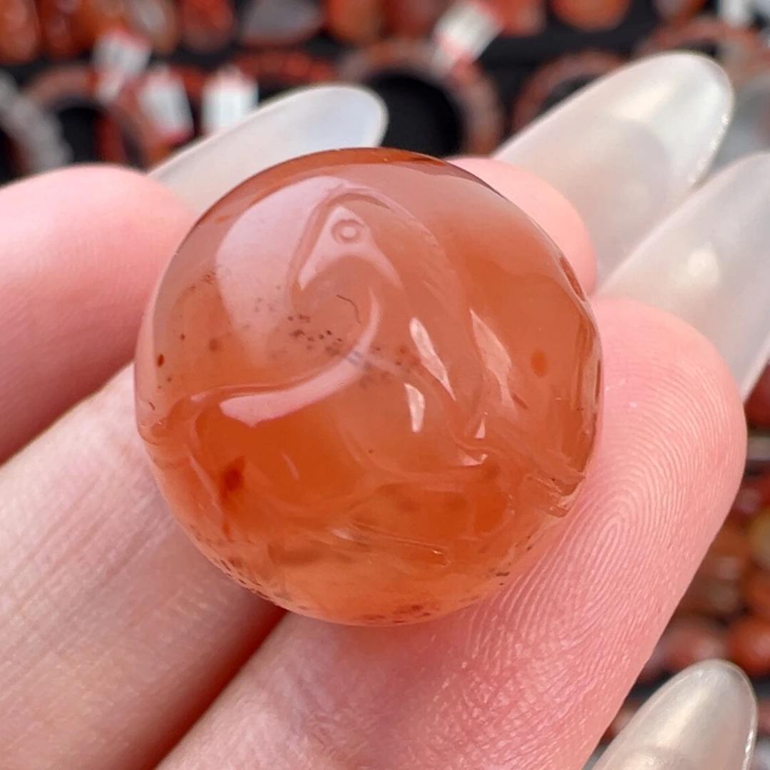 南红玛瑙未镶嵌颈饰冰飘马雕刻珠