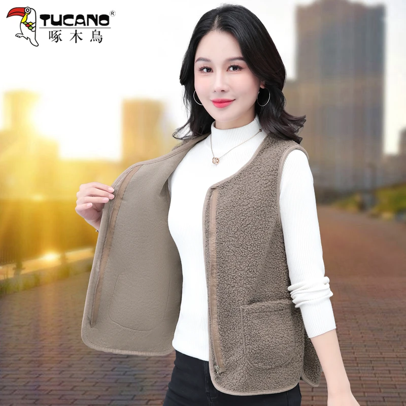 【官方正品】啄木鳥短款马甲女秋冬2024新款妈妈装加绒皮毛一体马夹