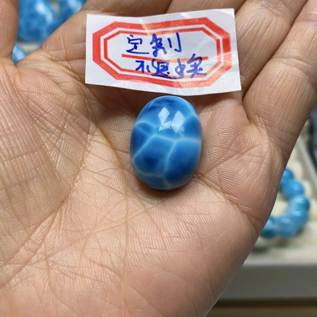 针钠钙石（海纹石）颈饰未镶嵌。*涵