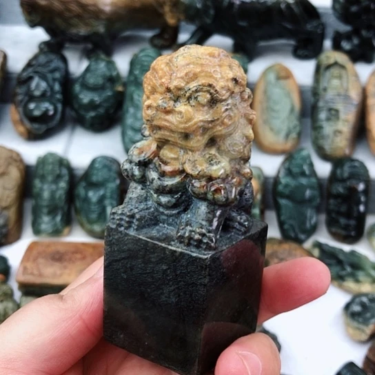 岫岩河磨玉（透闪石质玉）未镶嵌把件