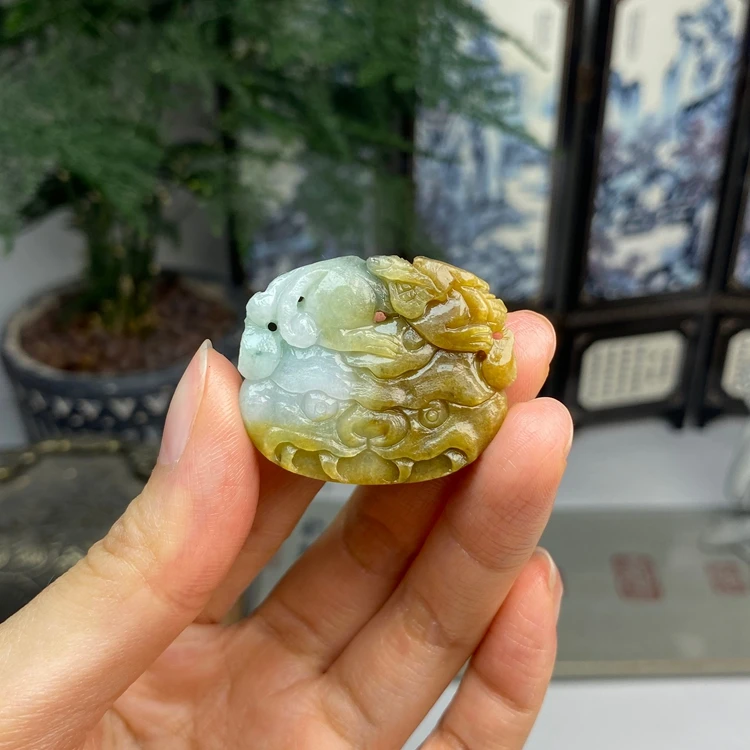 毛货 黄绿复古饕餮瑞兽吊坠花件 天然翡翠A货