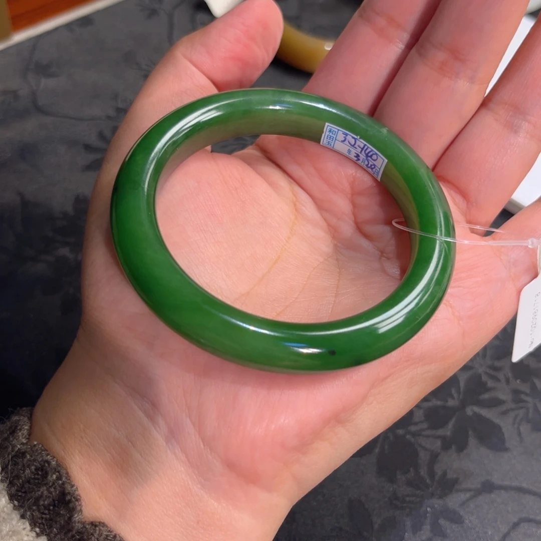 和田玉未镶嵌手镯辣阳绿碧玉大漏 性价比高