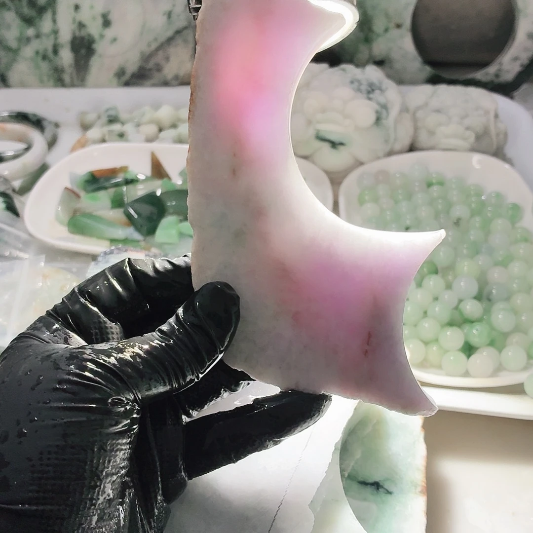 翡翠未镶嵌颈饰边角料