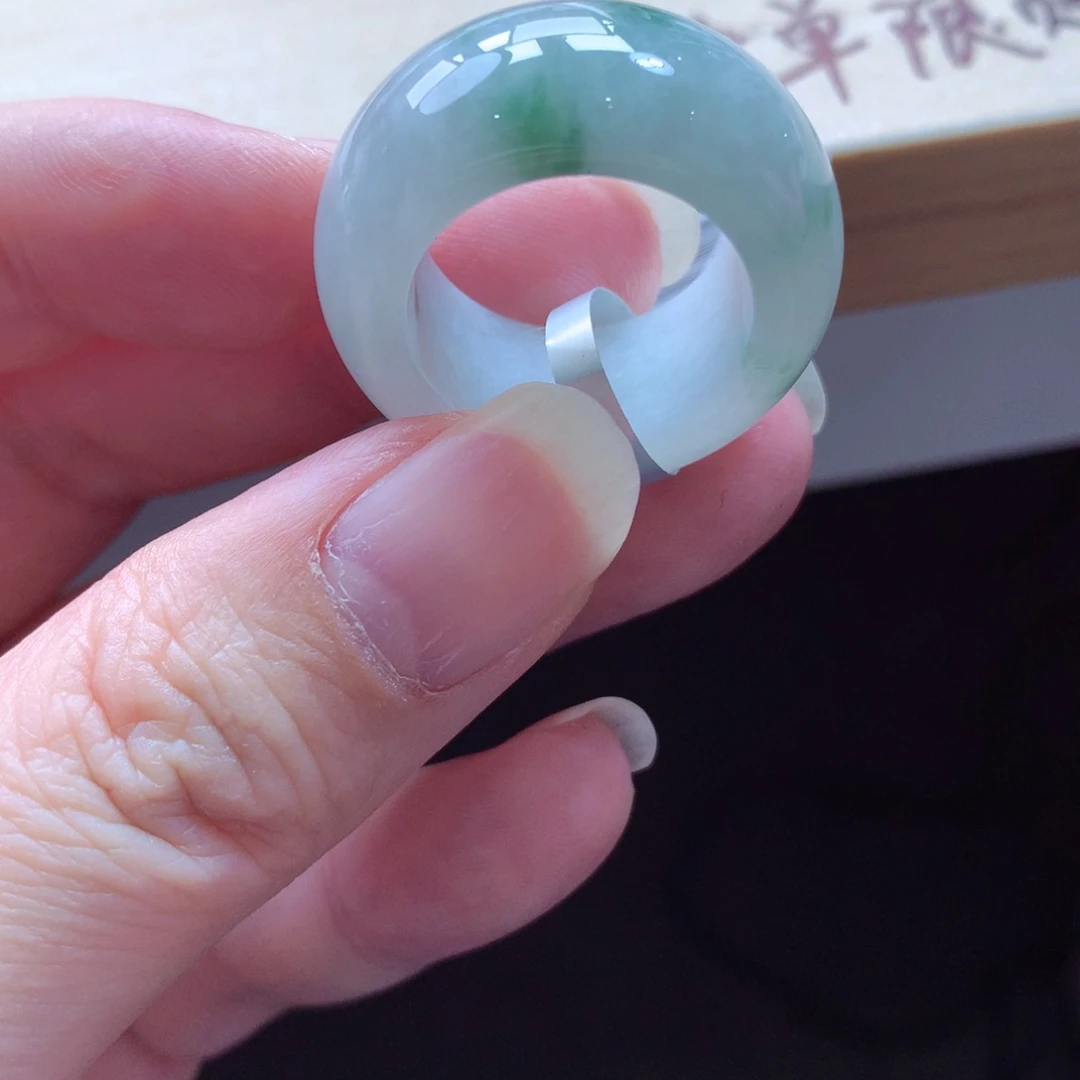 翡翠颈饰未镶嵌吊坠