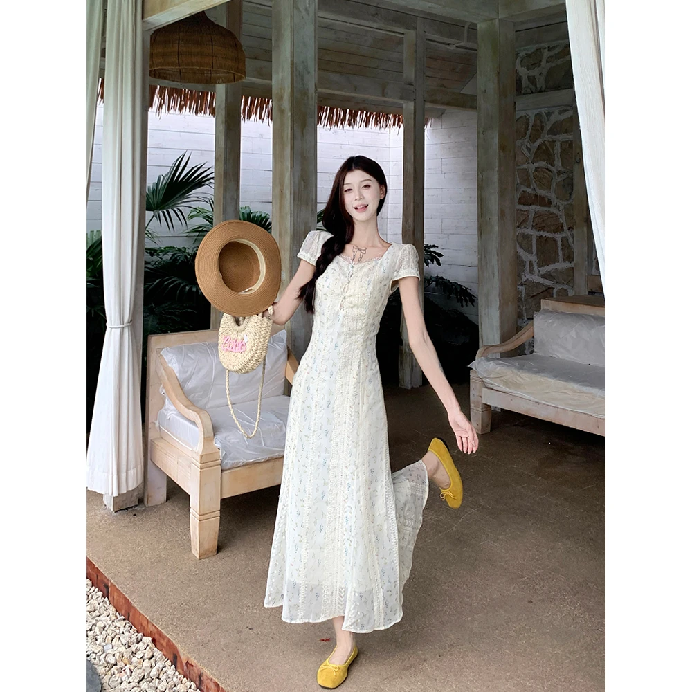 初恋甜美碎花连衣裙女装夏季法式温柔风收腰裙子蕾丝拼接a字长裙