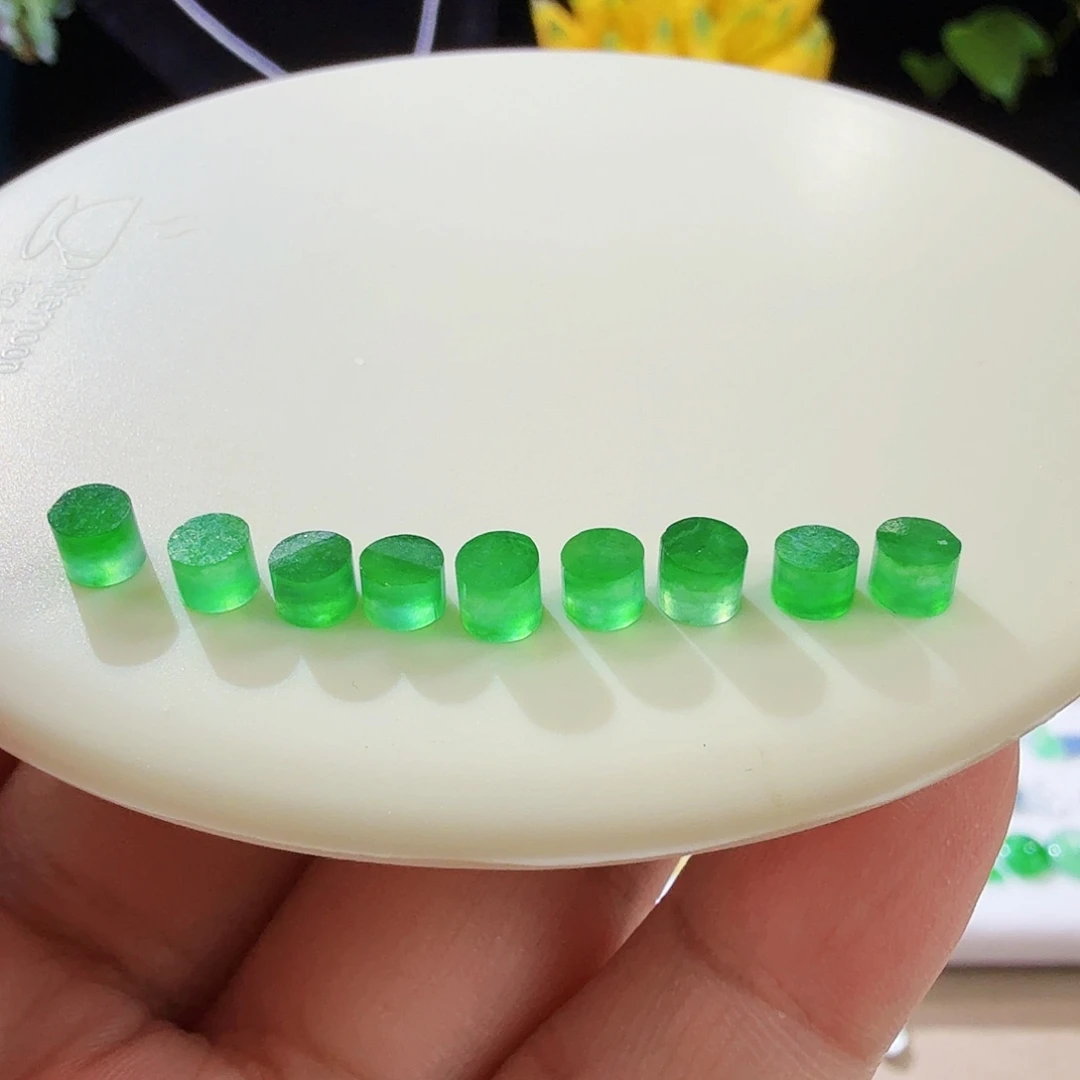 翡翠未镶嵌颈饰裸石