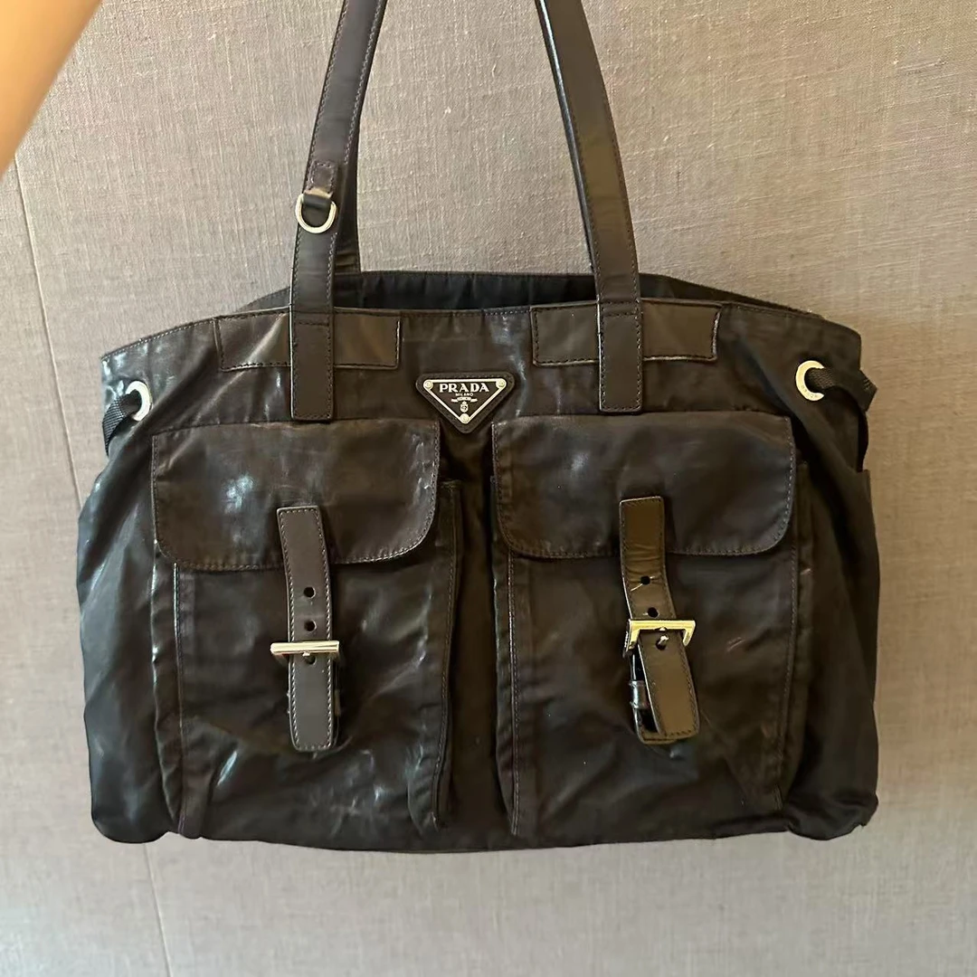 95新 Prada/普拉达 黑色金扣手提包/非真假不退补不换