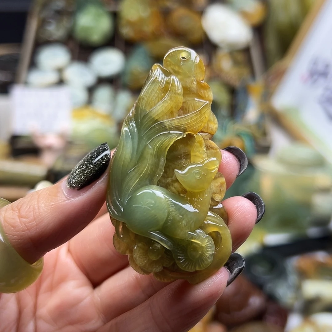 未镶嵌岫玉颈饰花玉狐狸