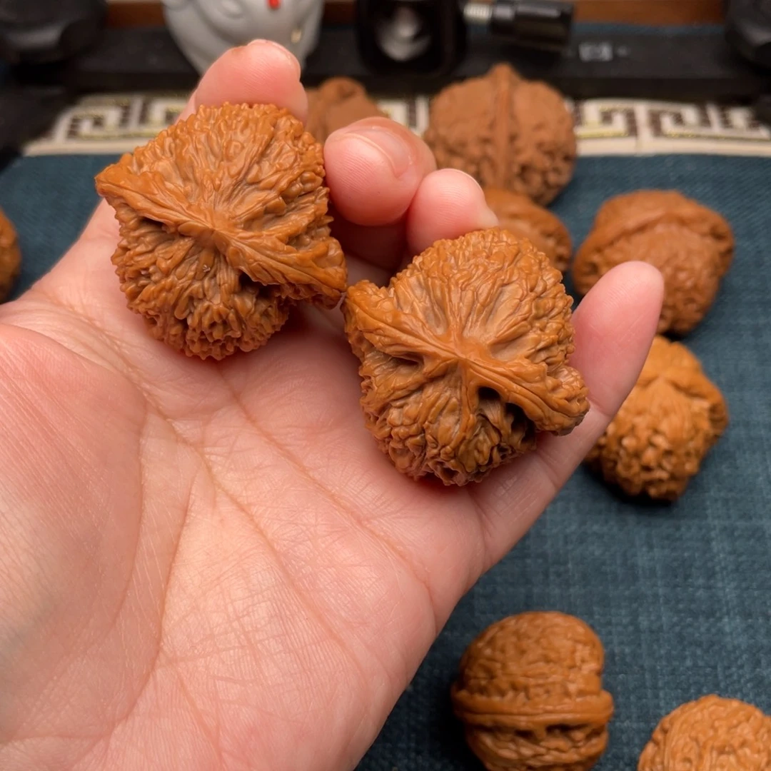 文玩核桃把件红皮南疆石42