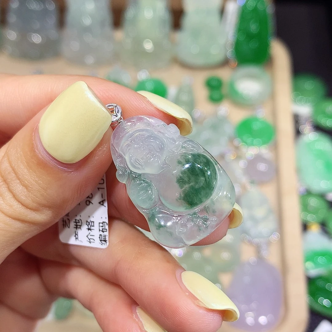 翡翠18K金镶嵌颈饰翡翠