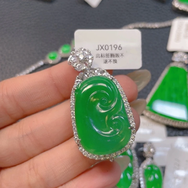 【闪购商品】翡翠银S925镶嵌颈饰卡*儿翡翠