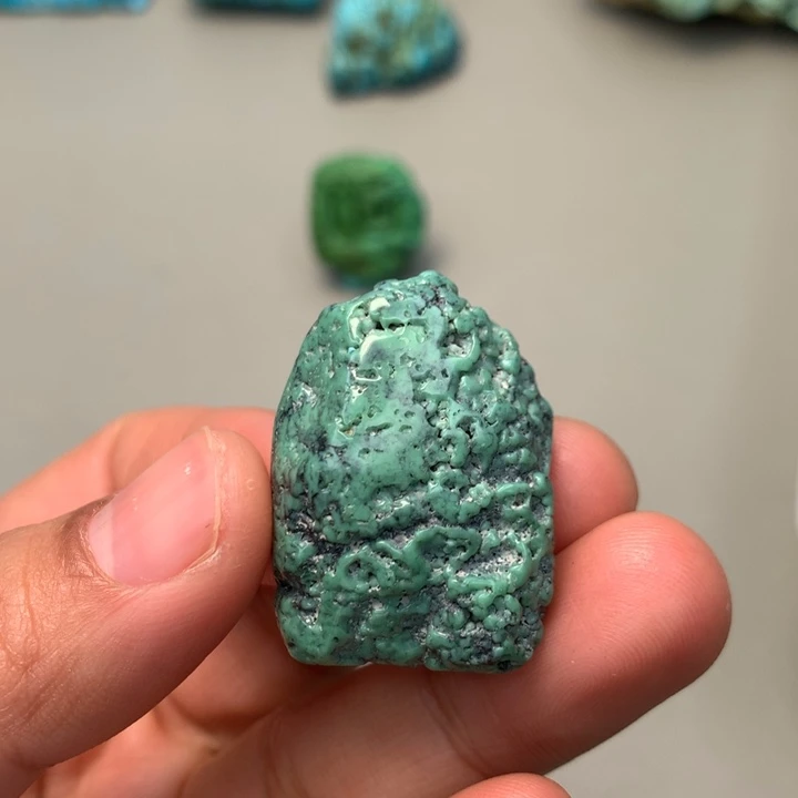 绿松石未镶嵌颈饰