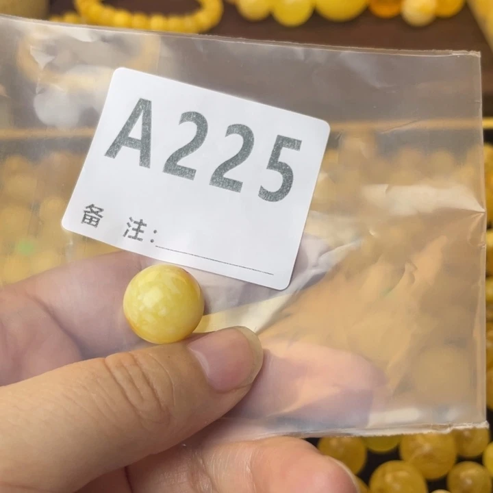 未镶嵌琥珀珠宝奇石15.8微瑕微坑