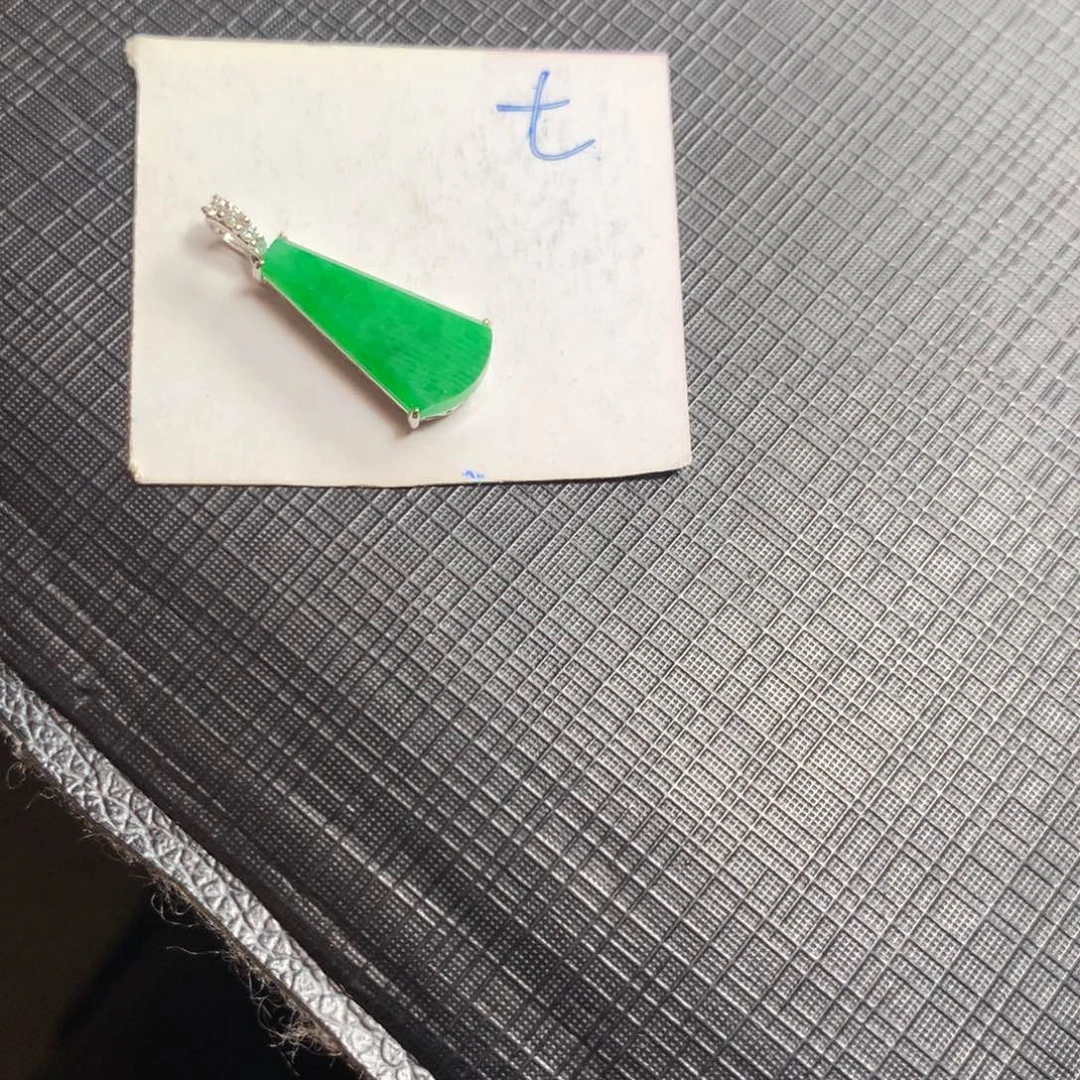 翡翠18K金镶嵌颈饰翡翠