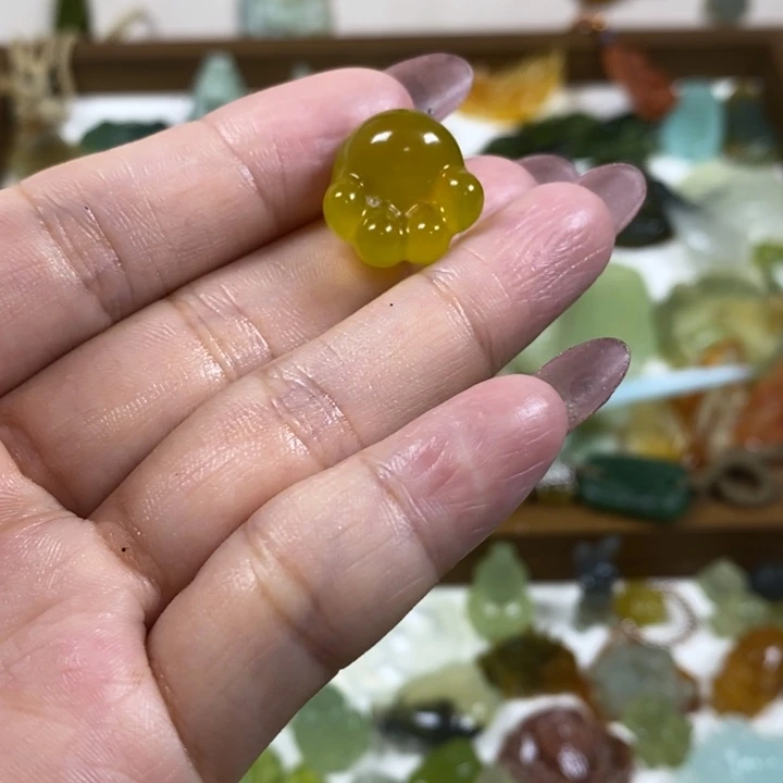 未镶嵌蛇纹石玉吊坠