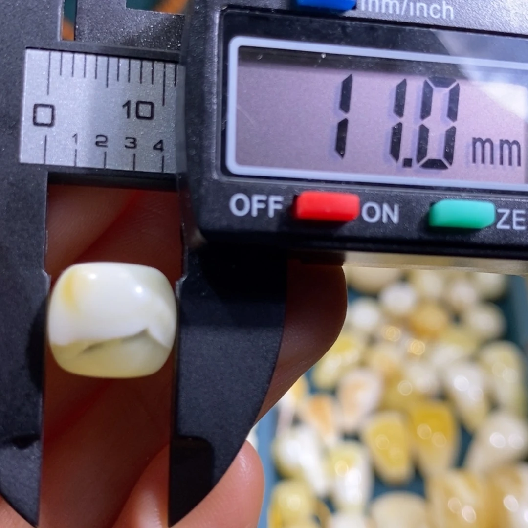 未镶嵌蜜蜡裸石微瑕