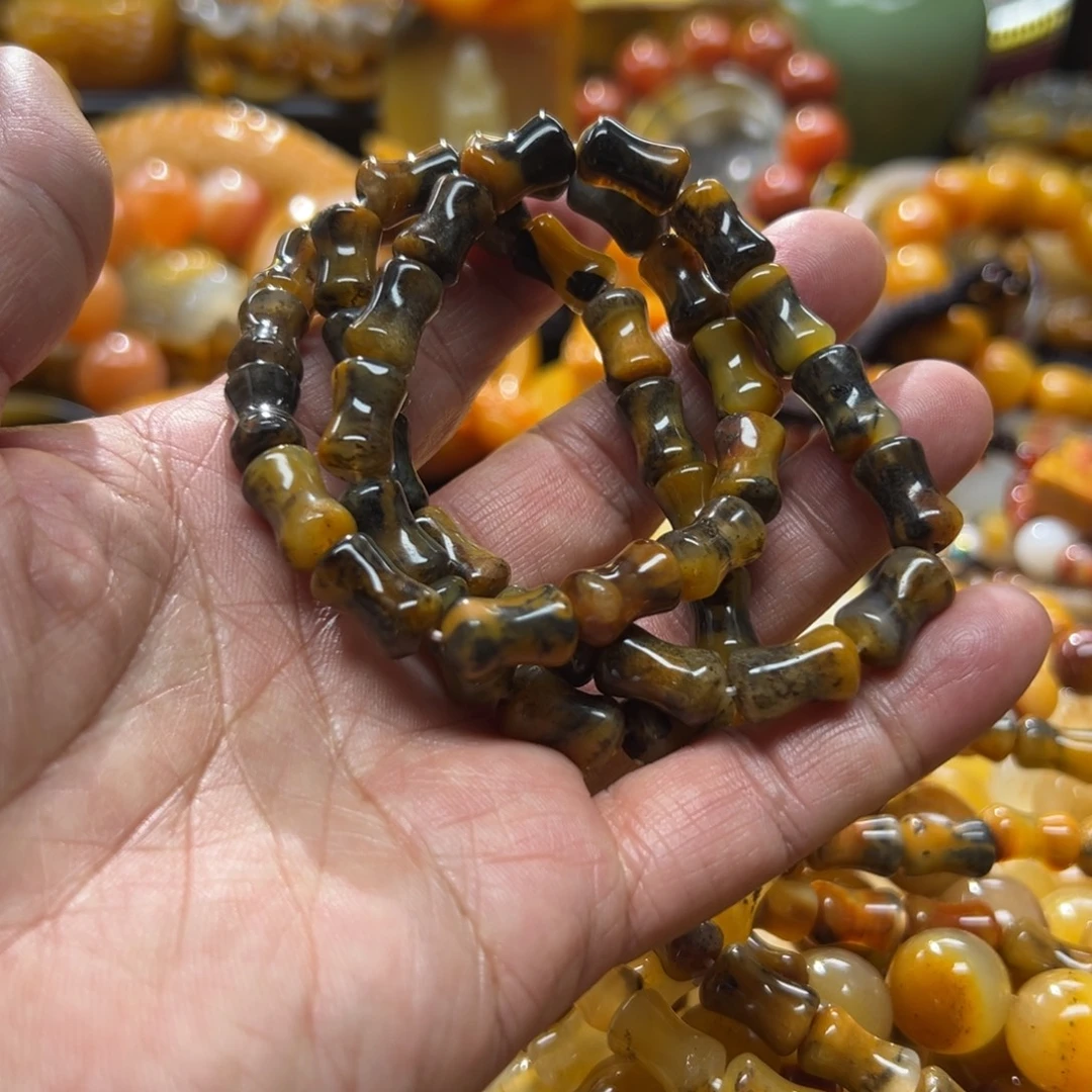 石英质玉未镶嵌颈饰