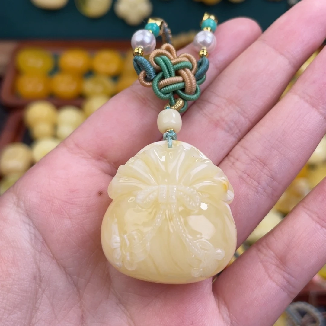 未镶嵌吊坠(赠链)蜜蜡