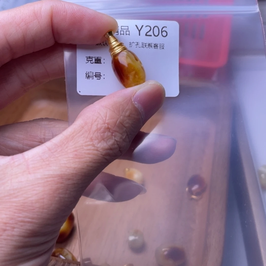 琥珀未镶嵌裸石琥珀