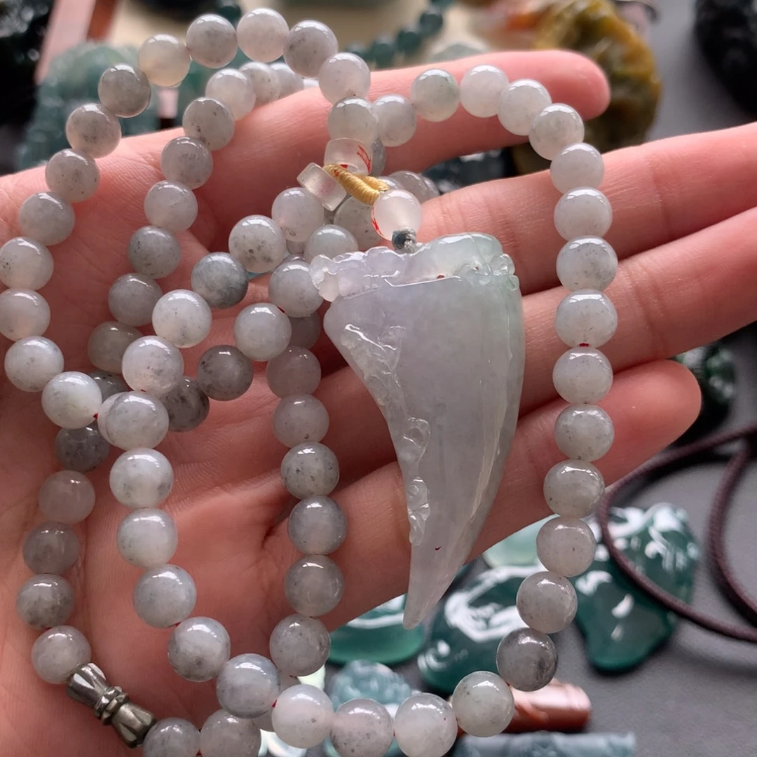 翡翠未镶嵌颈饰龙牙