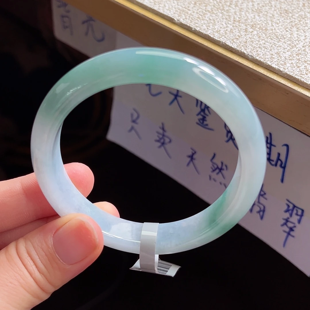 翡翠手镯未镶嵌手镯