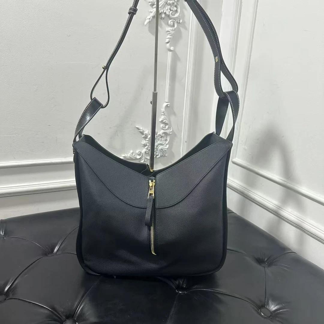 LOEWE/罗意威 单肩包 单肩包 jm6677/2502