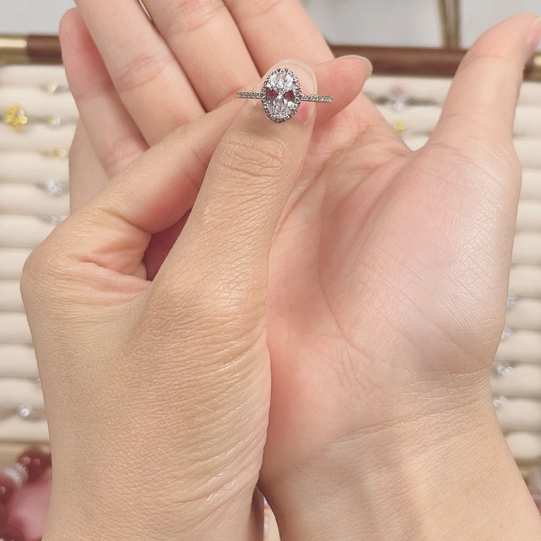 足银合成碳硅石微镶鸽子蛋2ct10
