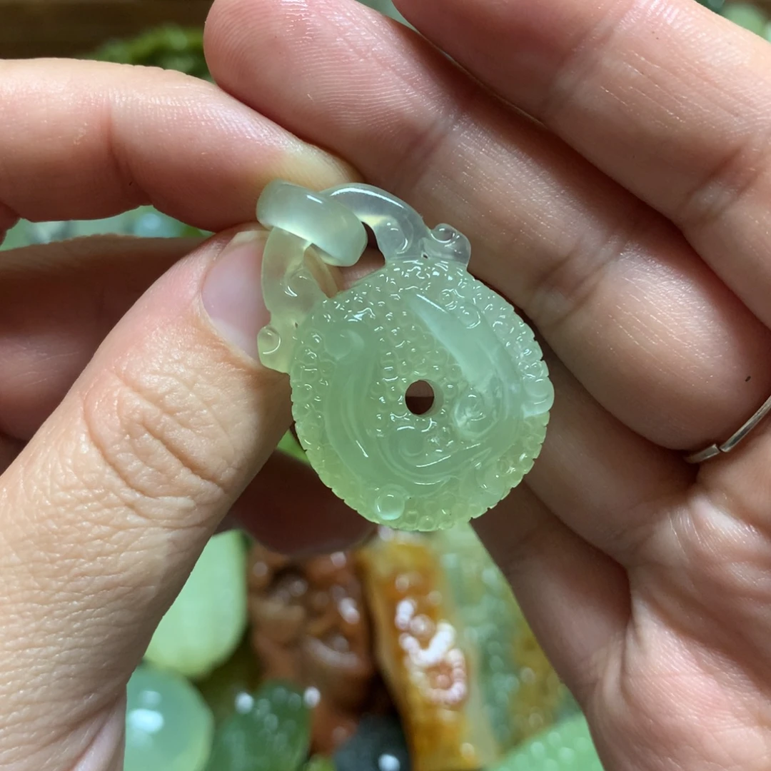 岫玉未镶嵌手把吊坠