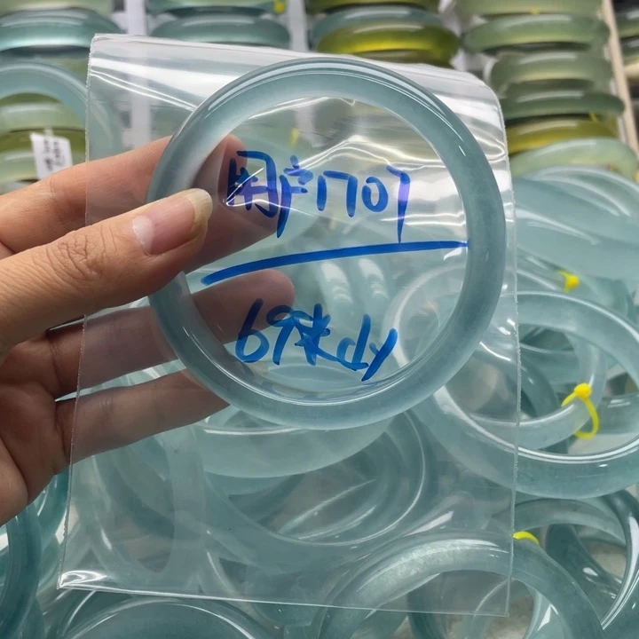 用***7石英质玉手镯未镶嵌