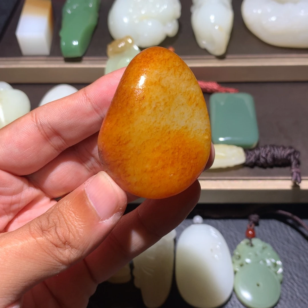 与***解和田玉未镶嵌颈饰