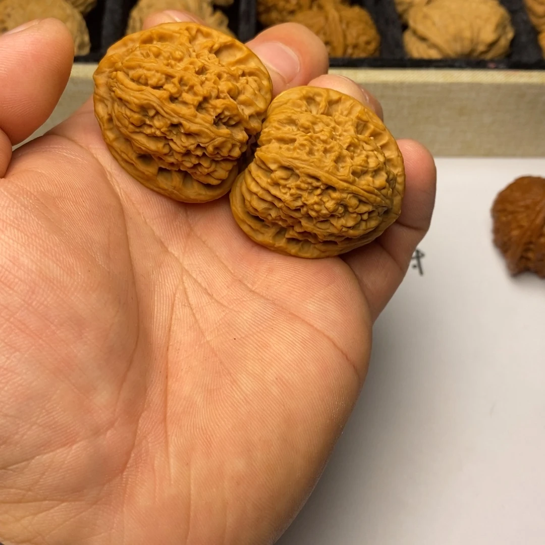 吊坠文玩核桃38三角南疆石