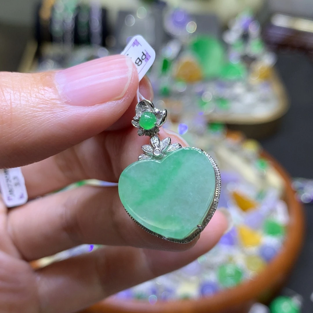 翡翠颈饰18K金镶嵌翡翠吊坠项链