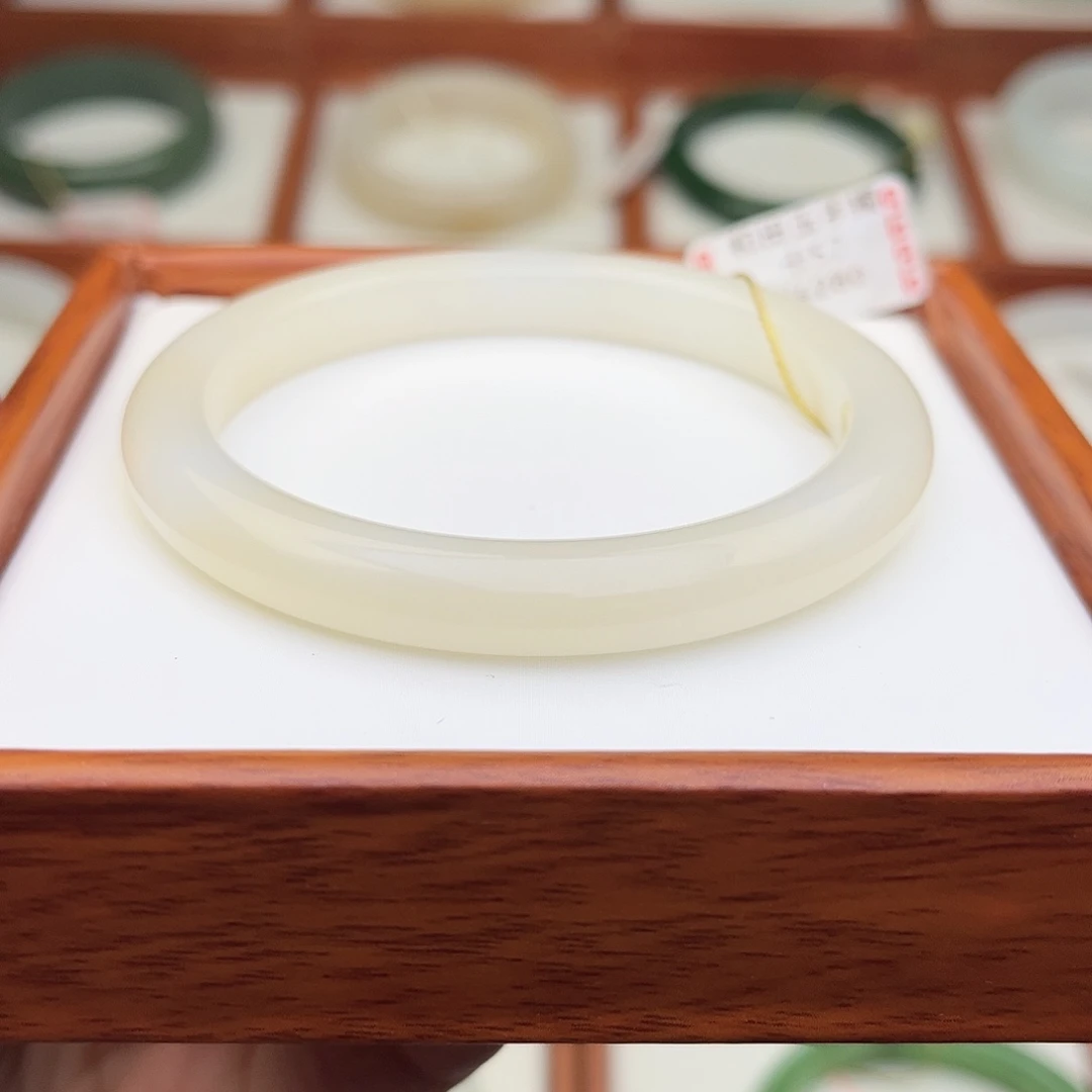 和田玉未镶嵌手镯57