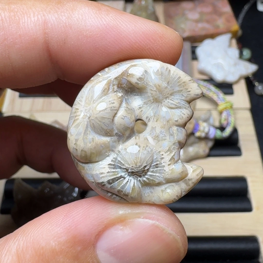 未镶嵌纯天然色有机玉石保真色石英质玉