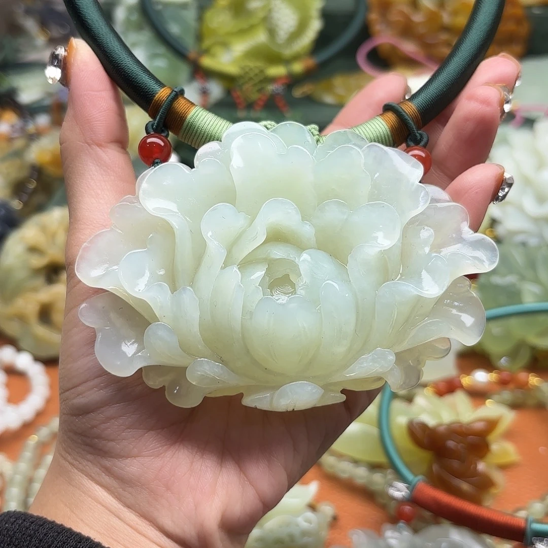 Z***z蛇纹石玉未镶嵌吊坠