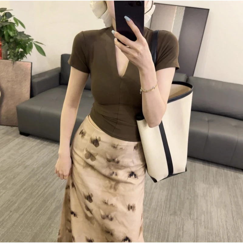 夏季欧若风时尚上衣半身裙套装2025显瘦气质v领性感百搭