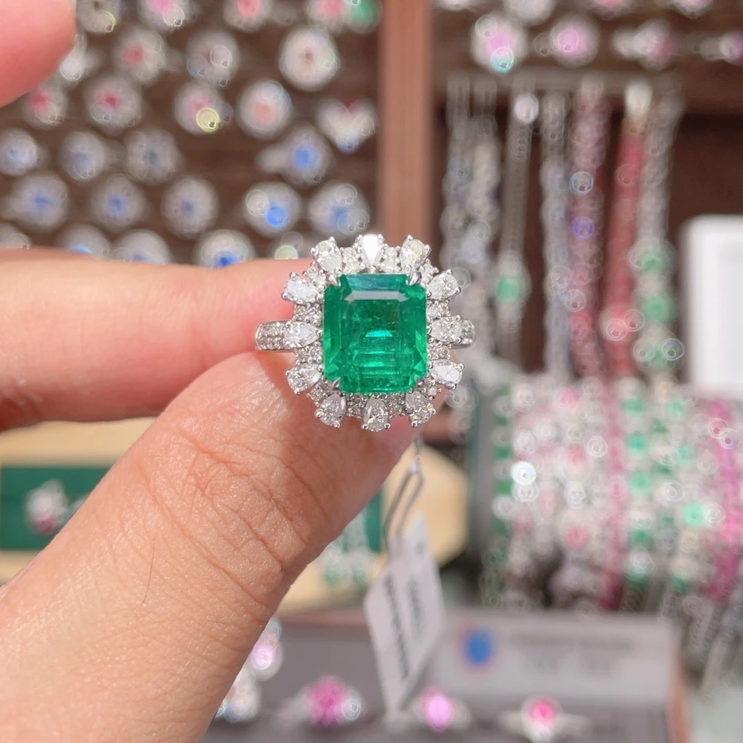 戒指18K金镶嵌祖母绿3.06ct 潘杰希尔 沃顿