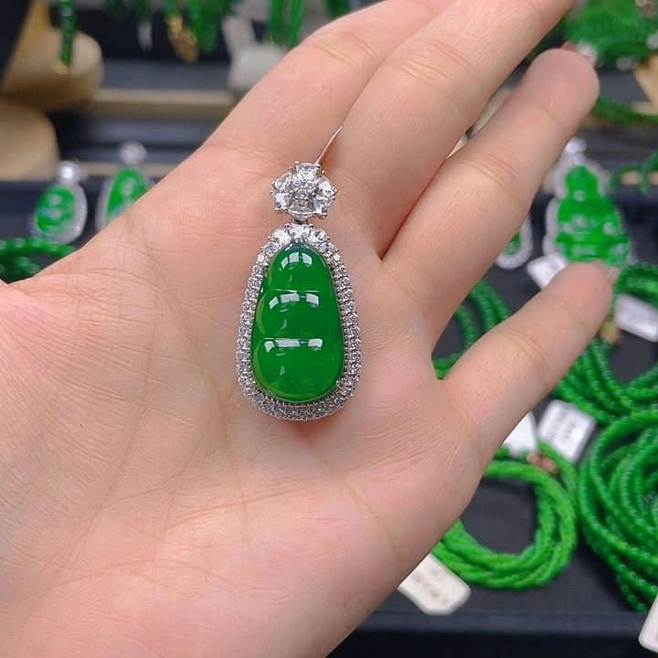 翡翠未镶嵌颈饰翡翠福豆