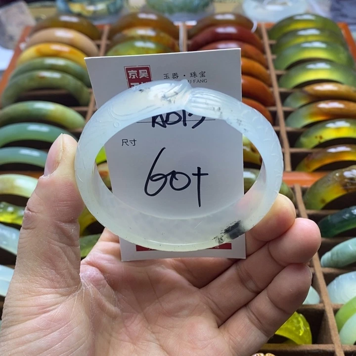 蛇纹石玉手镯未镶嵌山***铺