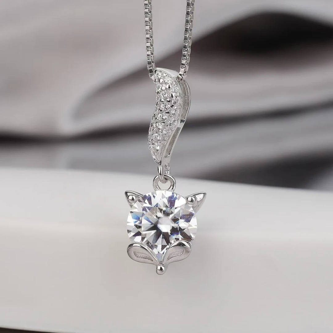 925银莫桑石银制品 【小湖狸吊坠】1克拉-2克拉  时尚/合成碳硅石