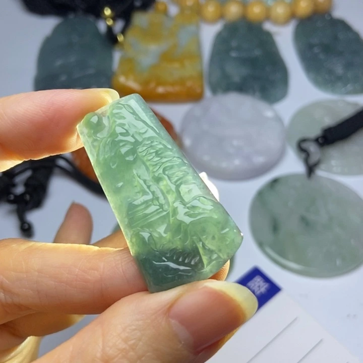 翡翠挂件未镶嵌翡翠