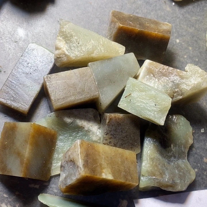 透闪石质玉挂件未镶嵌