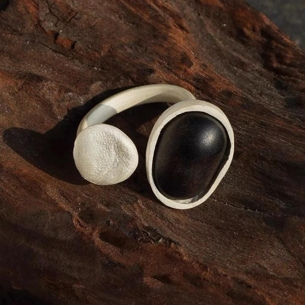 925银木质戒指 通体925银 磨砂镶木头戒指