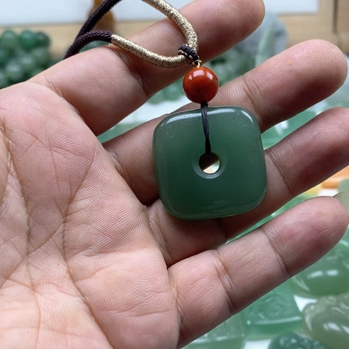 东陵石未镶嵌颈饰